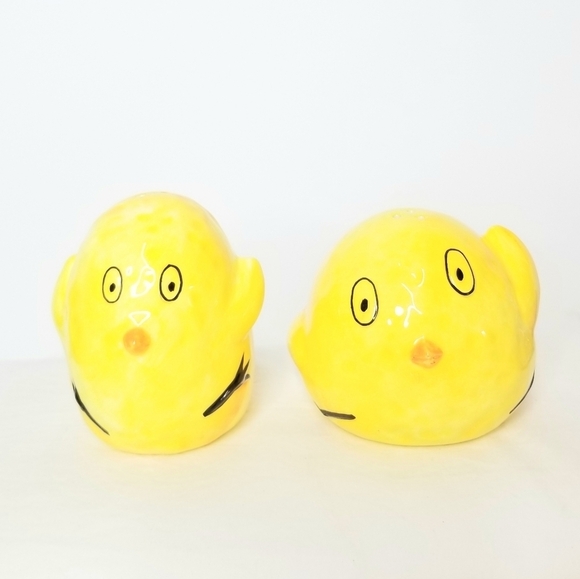 Anthropomorphic Yellow Lemon Chicks Salt and Pepper Shakers - Picture 1 of 8